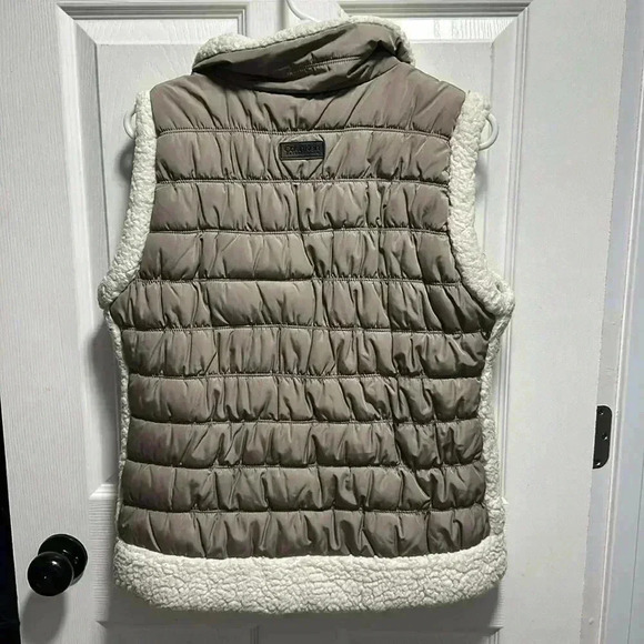 CALVIN KLEIN TAN AND CREAM SHERPA VEST - Picture 5 of 5